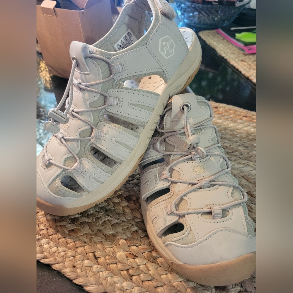 Khombu Woman's  Sandals Size 8.5 Like New - Picture 10 of 10